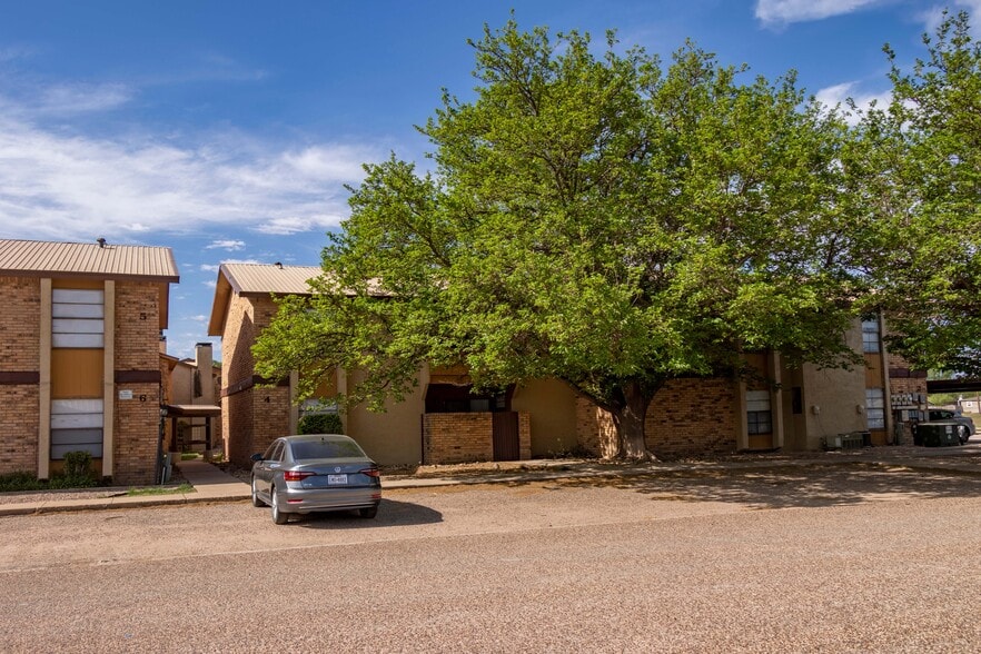 1102 Sherman Ave, Levelland, TX for sale - Building Photo - Image 2 of 36