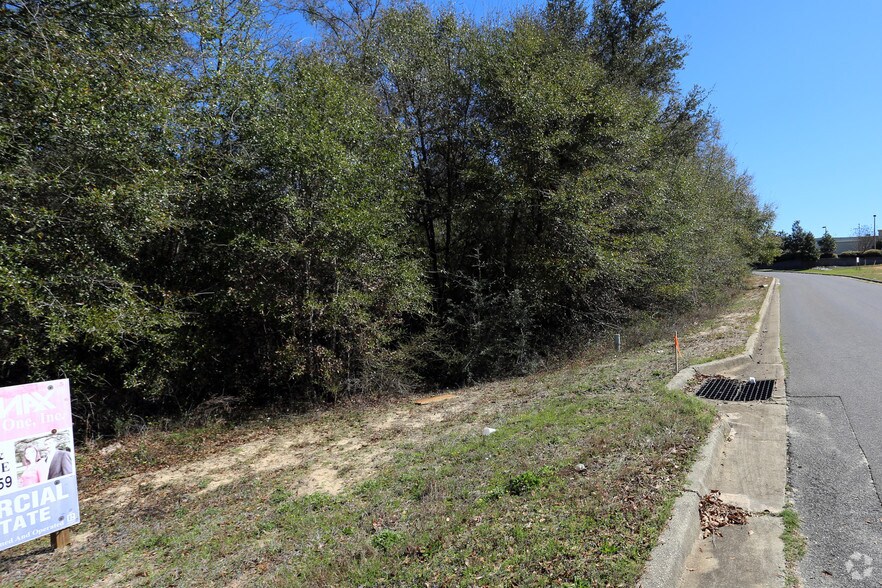 Redstone Ave, Crestview, FL for sale - Primary Photo - Image 1 of 1