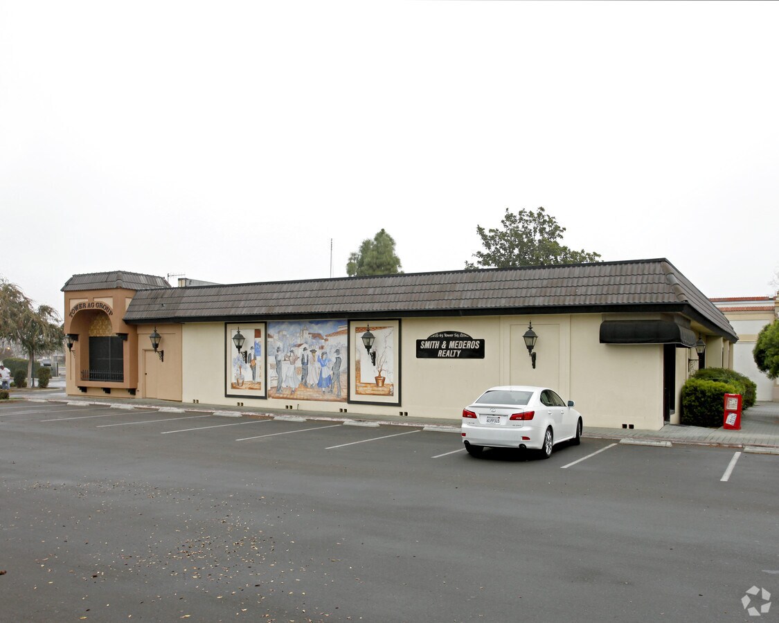 220 N J St, Tulare, CA 93274