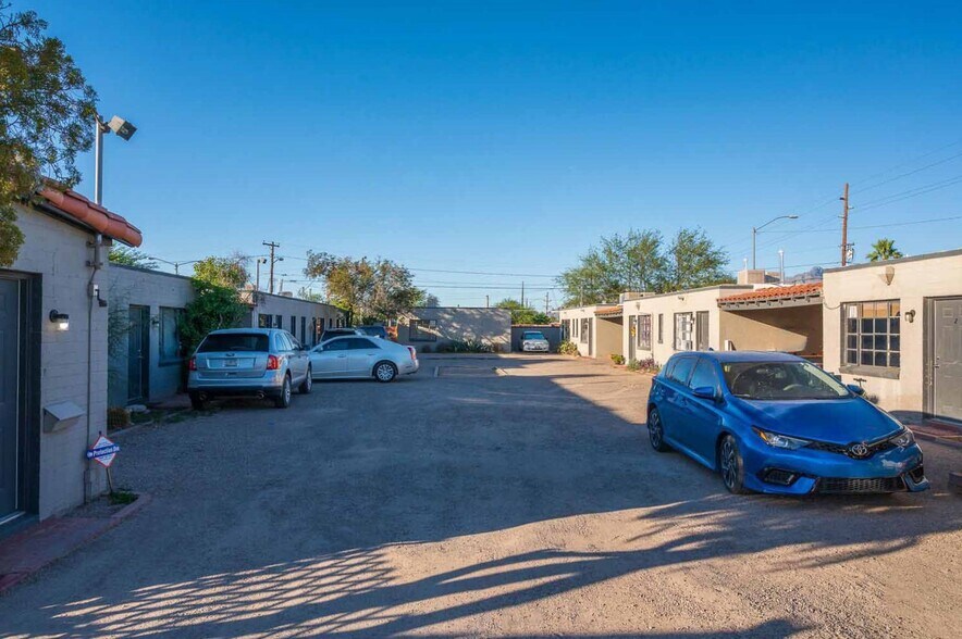 302 W Flores St, Tucson, AZ for sale - Building Photo - Image 1 of 1