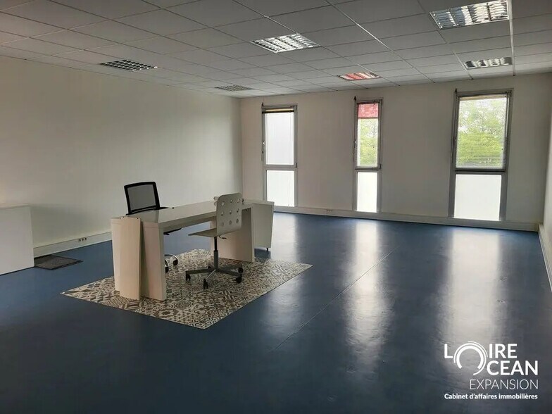 Office in Pornic for lease - Interior Photo - Image 2 of 2