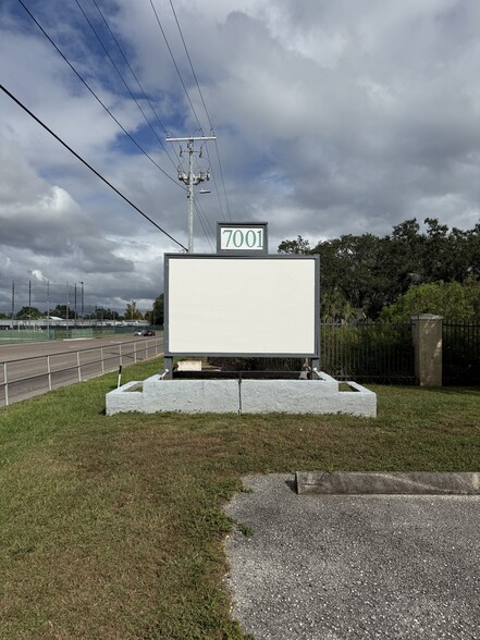 7001 NW Temple Terrace Hwy, Tampa, FL for lease - Building Photo - Image 2 of 4