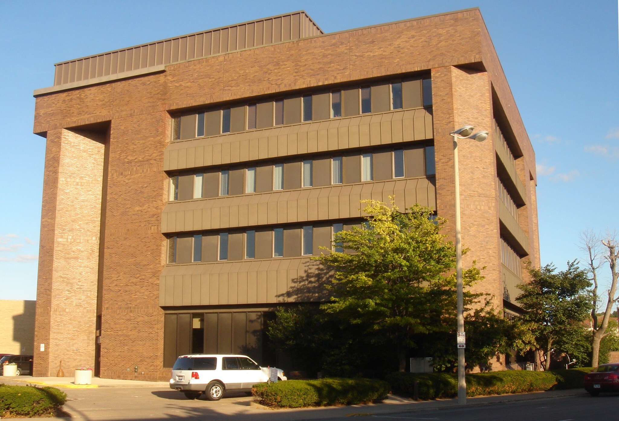 1622 4th Ave, Rock Island, IL for sale Primary Photo- Image 1 of 1