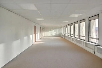 9-11 Rue Georges Pitard, Paris for lease Interior Photo- Image 1 of 4