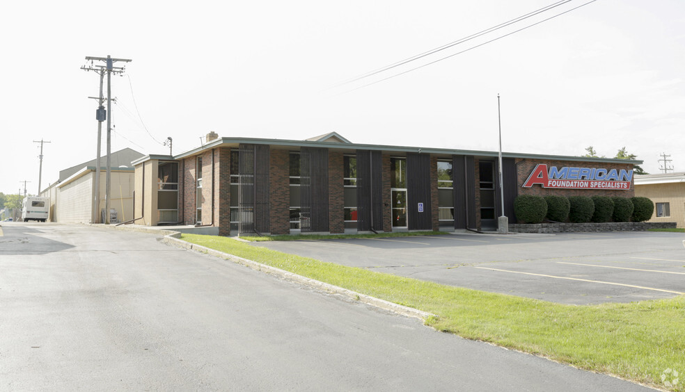 11011 W Forest Home Ave, Hales Corners, WI for lease - Building Photo - Image 1 of 3