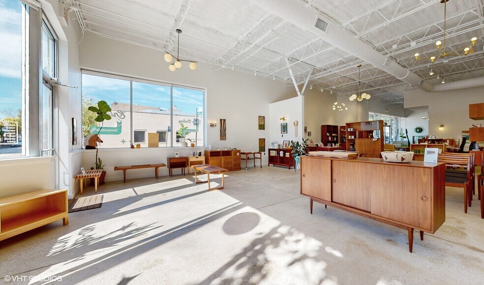 3256 W Bryn Mawr Ave, Chicago, IL for sale - Interior Photo - Image 3 of 19