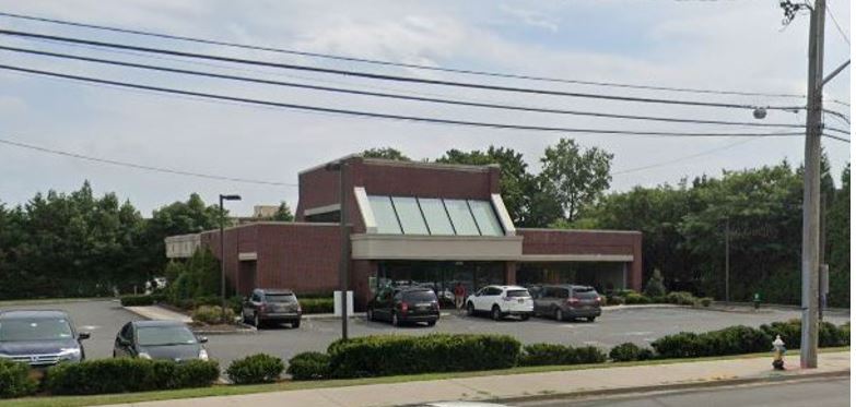 1600 Hempstead Tpke, East Meadow, NY for lease - Primary Photo - Image 1 of 5