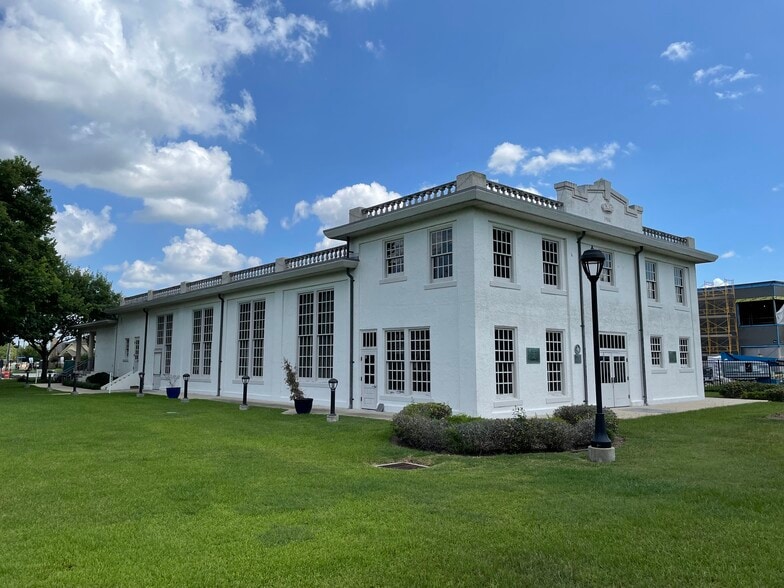 226 Lakeview Dr, Sugar Land, TX for sale - Primary Photo - Image 1 of 7