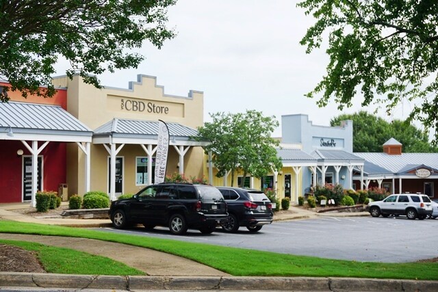 555-565 S Atlanta St, Roswell, GA for lease - Building Photo - Image 1 of 7