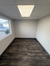 1663 Hickory Dr, Haltom City, TX for lease Interior Photo- Image 2 of 7