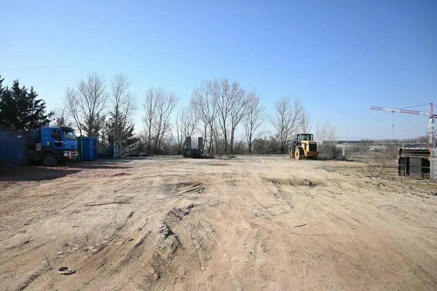 Land in Ternay for lease - Building Photo - Image 3 of 4