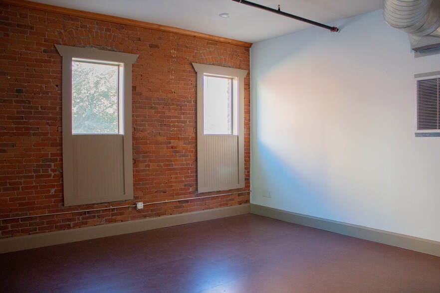 821 W 2nd Ave, Spokane, WA for lease - Interior Photo - Image 3 of 10