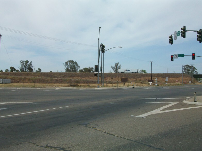 4705 N Golden State Blvd, Turlock, CA for sale - Primary Photo - Image 1 of 2