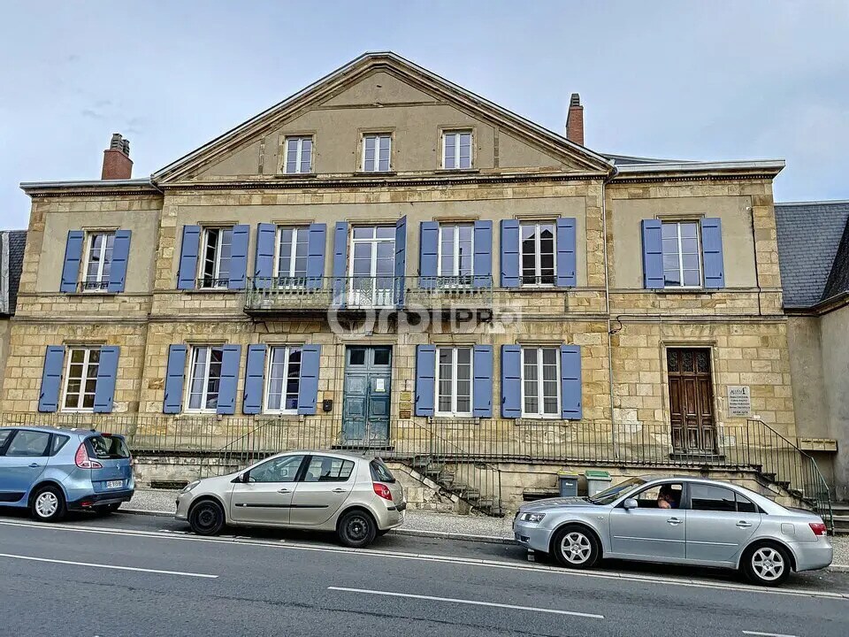 Office in Montluçon for lease Building Photo- Image 1 of 18