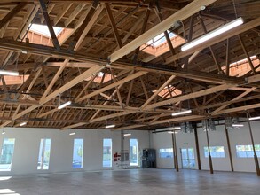 5075 W Adams Blvd, Los Angeles, CA for lease Building Photo- Image 2 of 6