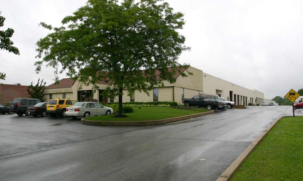 325 Westtown Rd, West Chester, PA for lease - Building Photo - Image 2 of 8