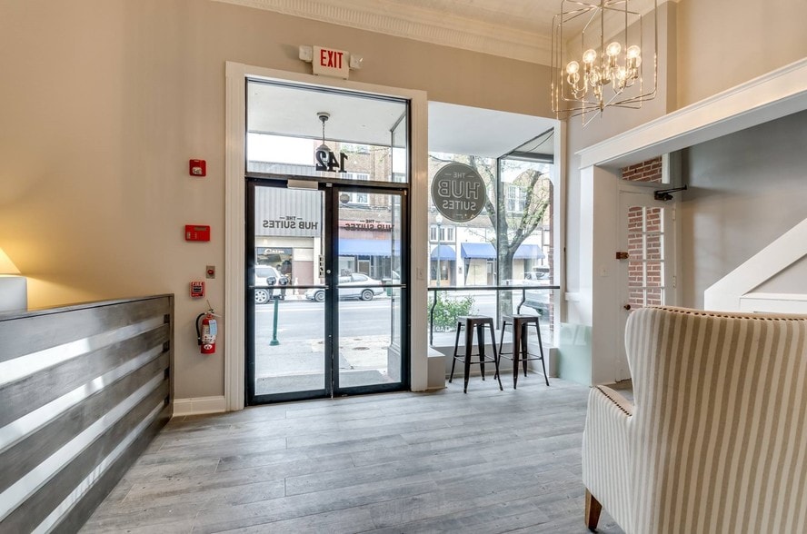 140-142 N Queen St, Martinsburg, WV for sale - Building Photo - Image 3 of 7