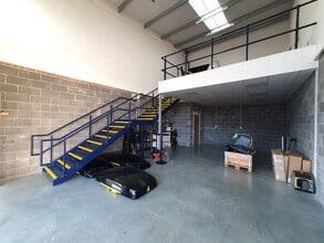 Richard Jones Rd, Minster Lovell for lease Interior Photo- Image 1 of 3