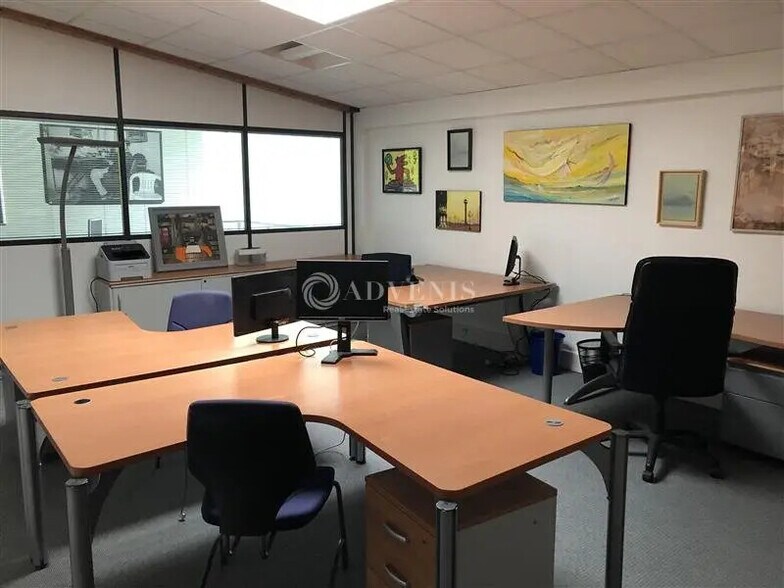 Office in Bois-d'Arcy for lease - Interior Photo - Image 2 of 5