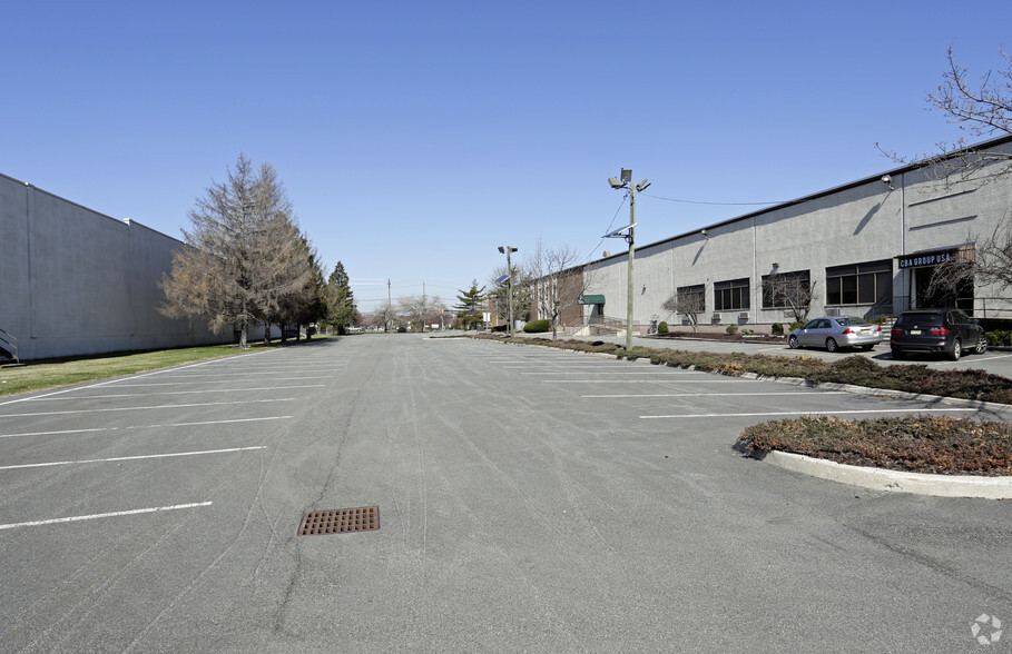 50 Enterprise Ave, Secaucus, NJ for lease - Building Photo - Image 3 of 4