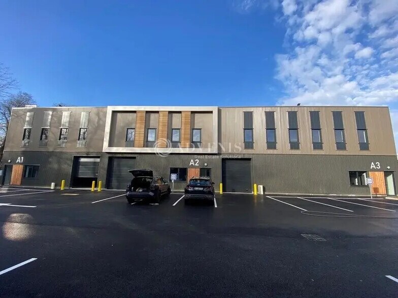 Flex in Les Mureaux for lease - Building Photo - Image 2 of 12