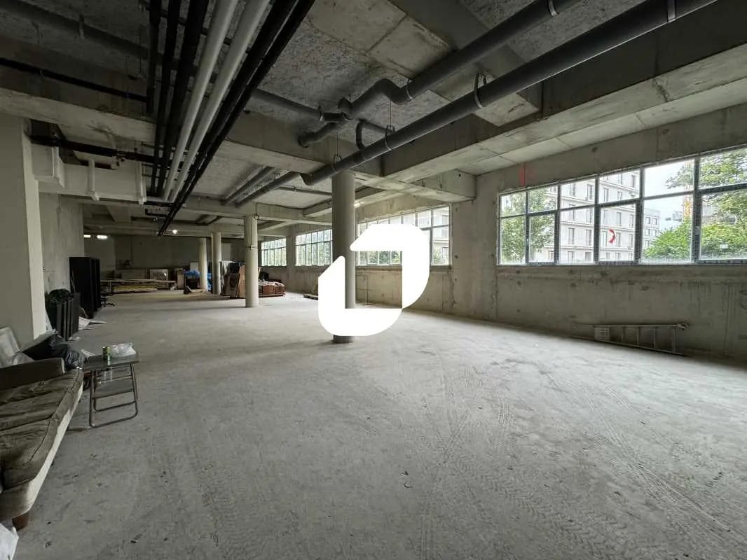 Industrial in Ivry-sur-Seine for sale Interior Photo- Image 1 of 2