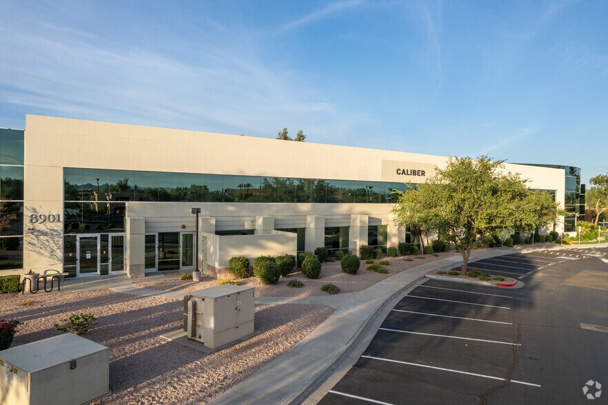 8901 E Mountain View Rd, Scottsdale, AZ for lease - Building Photo - Image 1 of 7