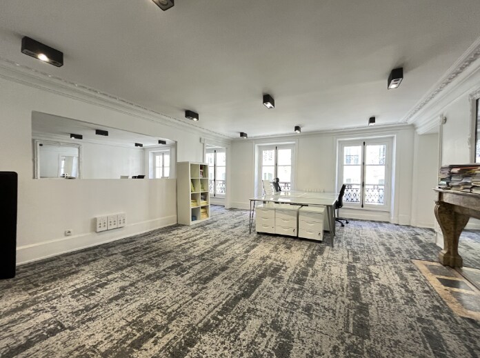 32-34 Rue Washington, Paris, PAR 75008 - Unit 1 - - Interior Photo - Image 1 of 11