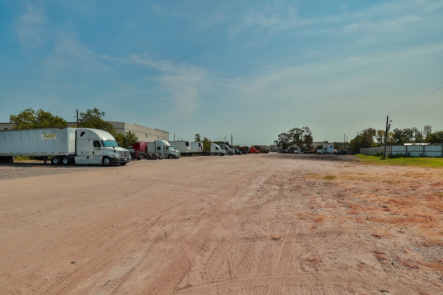 11615 Cutten Rd, Houston, TX for sale - Building Photo - Image 2 of 6