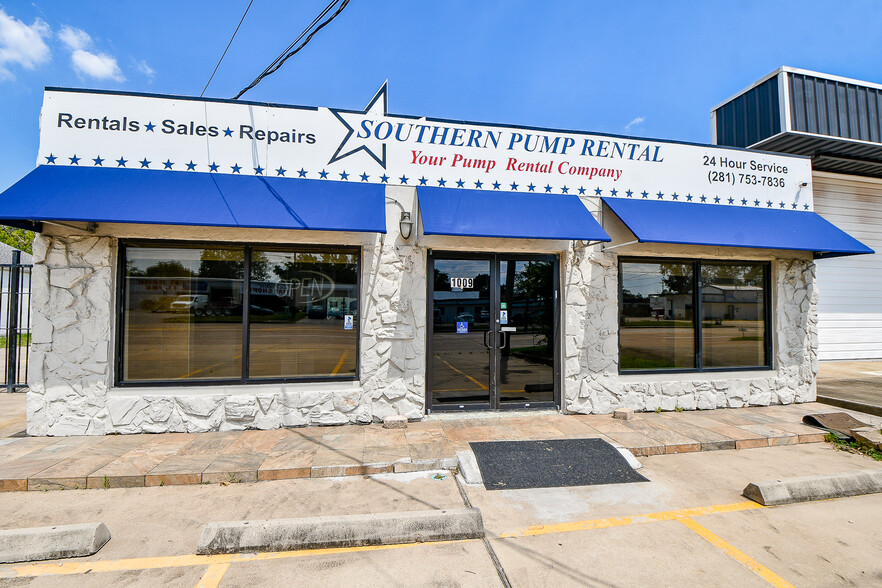 1009 Center St, Deer Park, TX for lease - Building Photo - Image 2 of 18