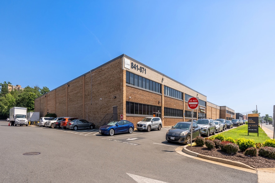 901-929 S Pickett St, Alexandria, VA for lease - Building Photo - Image 2 of 26