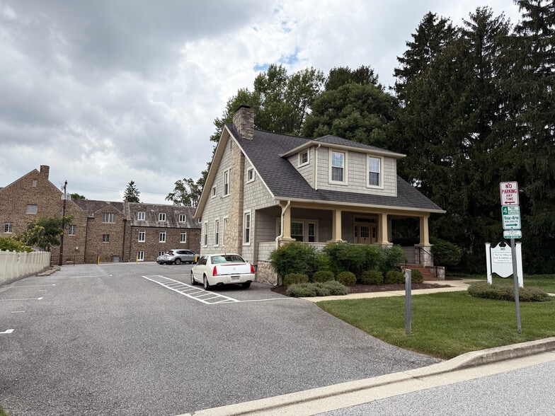 405 W Pennsylvania Ave, Towson, MD for lease - Building Photo - Image 2 of 4