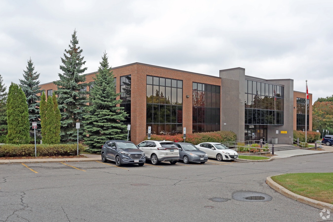 2270 St Laurent Blvd, Ottawa, ON K1G 6C4