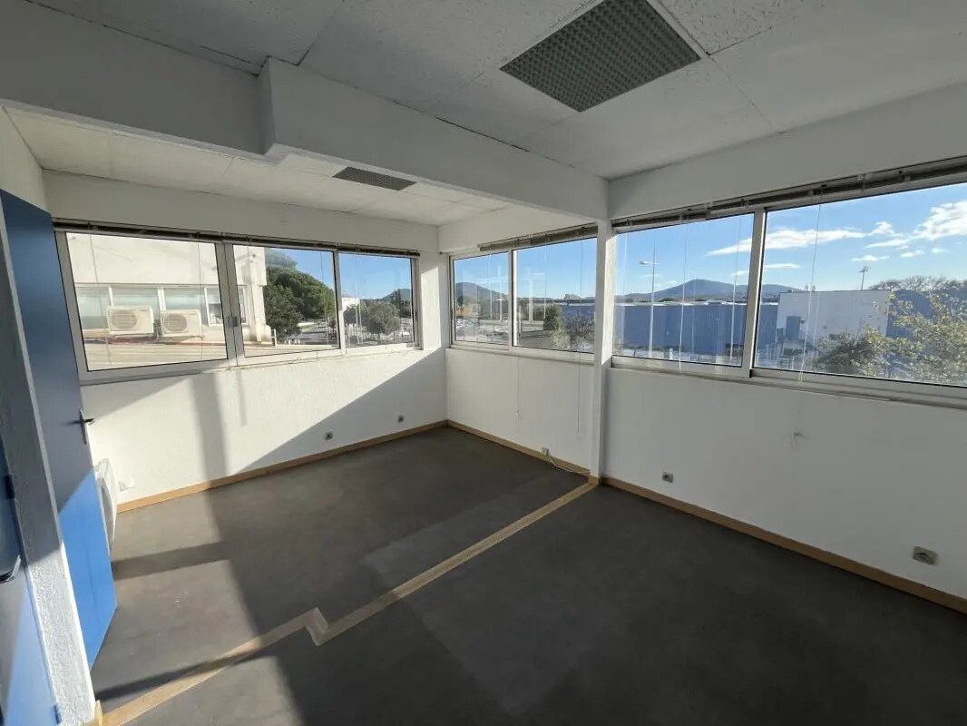 Office in La Garde for lease Interior Photo- Image 1 of 6