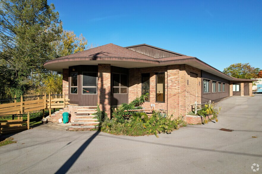 555 W Main St, Palmyra, NY for sale - Primary Photo - Image 1 of 1