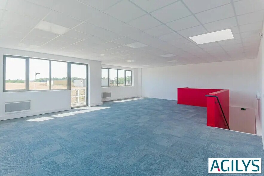 Flex in Montgeron for sale - Building Photo - Image 3 of 9