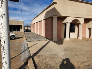 1901 W Gore Rd, Lawton, OK for lease Building Photo- Image 2 of 5