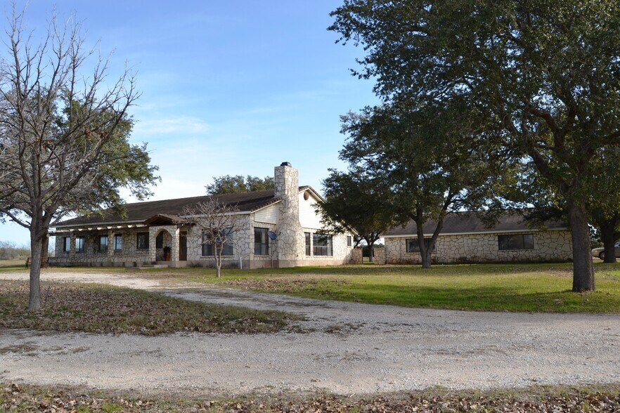 15385 US Highway 90 E, Castroville, TX 78009