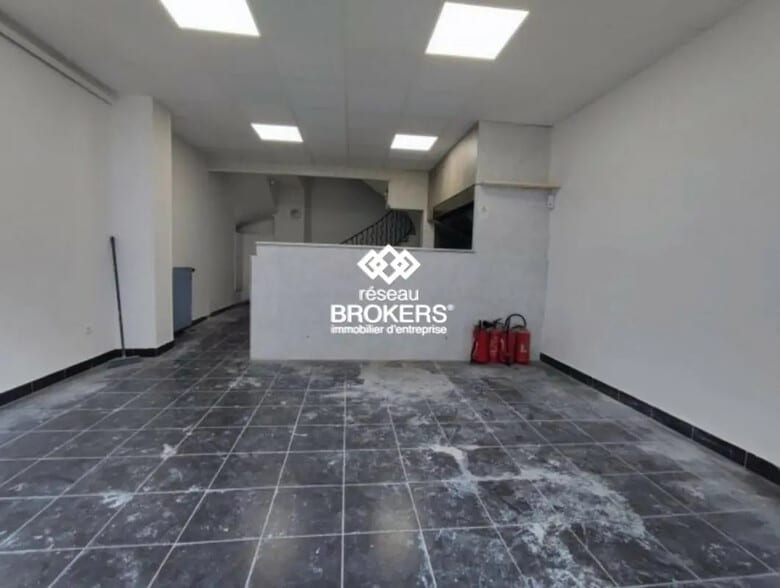 Retail in Nice for lease - Building Photo - Image 3 of 9