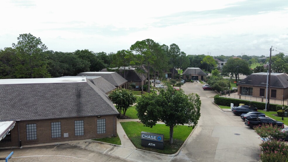 14015 Southwest Fwy, Sugar Land, TX for lease - Building Photo - Image 3 of 4