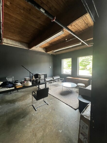 2025 Thrift Rd, Charlotte, NC for lease - Building Photo - Image 3 of 5