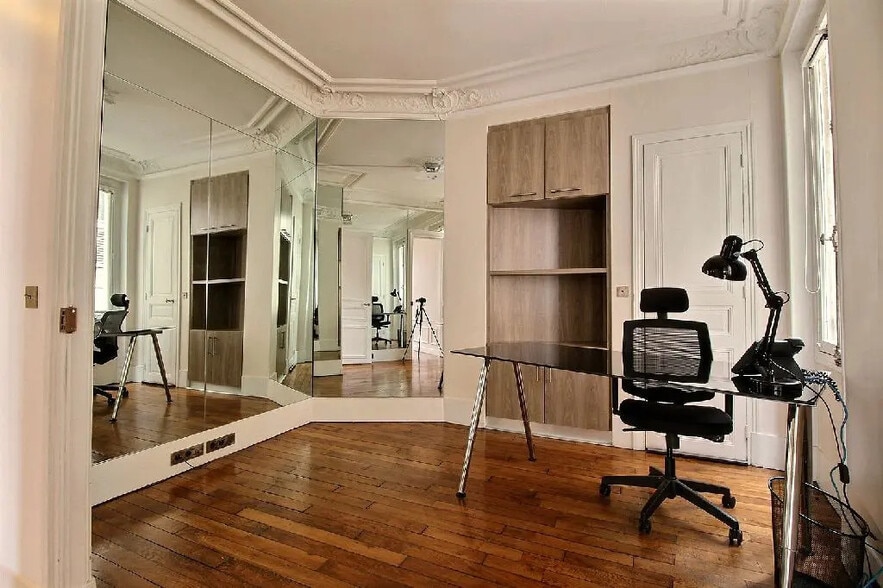 Office in Paris for lease - Interior Photo - Image 3 of 8
