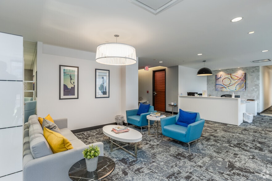 11815 Fountain Way, Newport News, VA for lease - Building Photo - Image 1 of 21