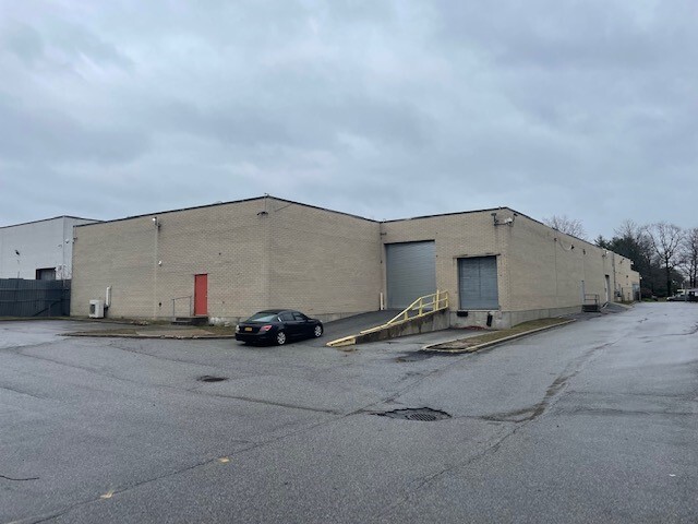 180 Adams Ave, Hauppauge, NY for lease - Building Photo - Image 2 of 2