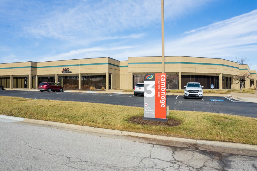 1100 W Cambridge Cir, Kansas City, KS for lease - Building Photo - Image 3 of 27