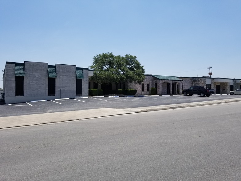 10818 Gulfdale St, San Antonio, TX for lease - Building Photo - Image 1 of 7