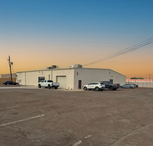 4205 W Glenrosa Ave, Phoenix, AZ for lease - Building Photo - Image 1 of 8