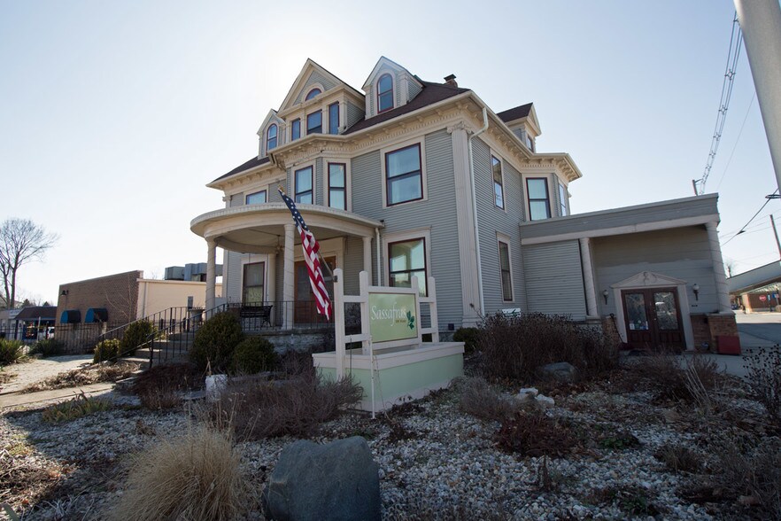 218 S Main St, Bluffton, IN for sale - Building Photo - Image 1 of 1