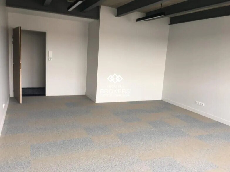 Office in Le Havre for lease - Interior Photo - Image 2 of 5