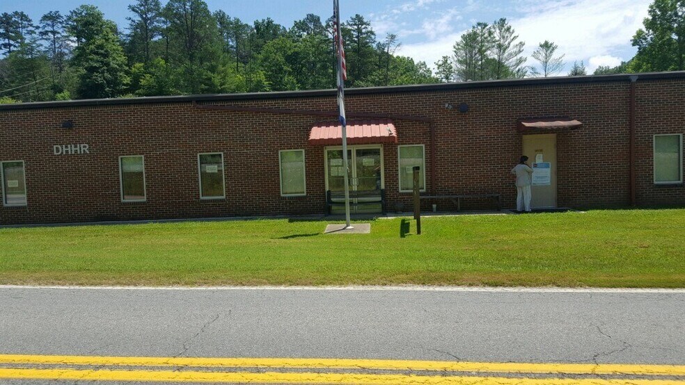 26452 E Lynn Rd, Wayne, WV for sale - Primary Photo - Image 1 of 1